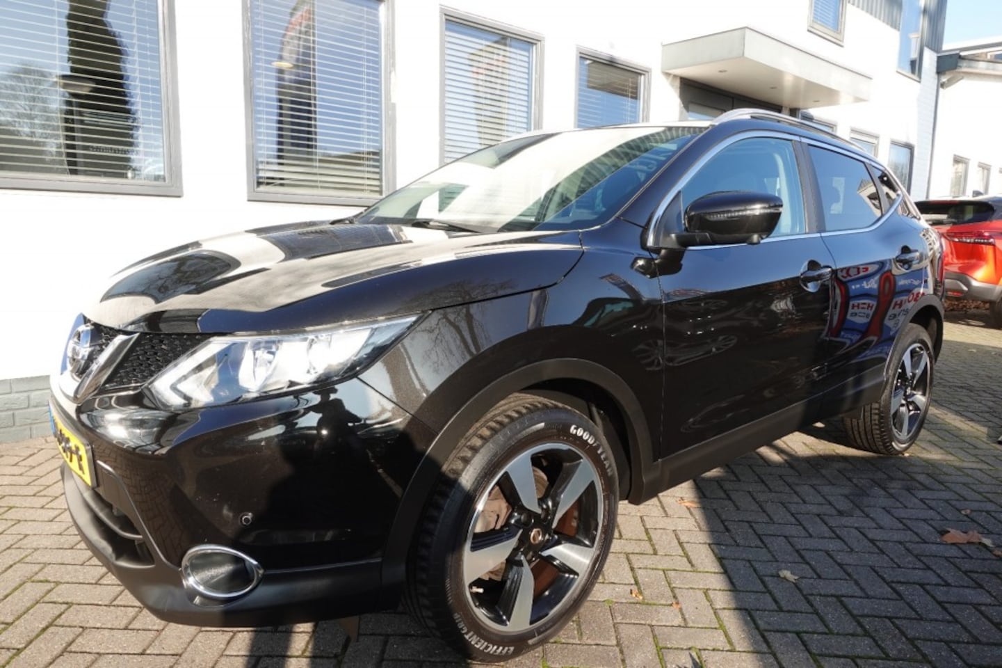 Nissan Qashqai - 1.6 163 PK N-CONNECTA Panorama Trekhaak - AutoWereld.nl