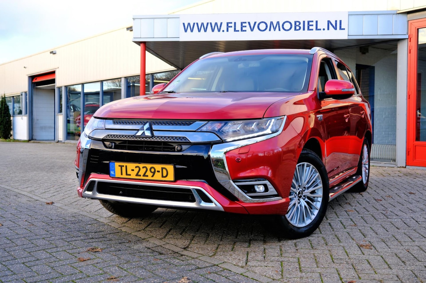 Mitsubishi Outlander - 2.4 PHEV Intense+ Aut. Pano|1e Eig|Cam|LMV - AutoWereld.nl