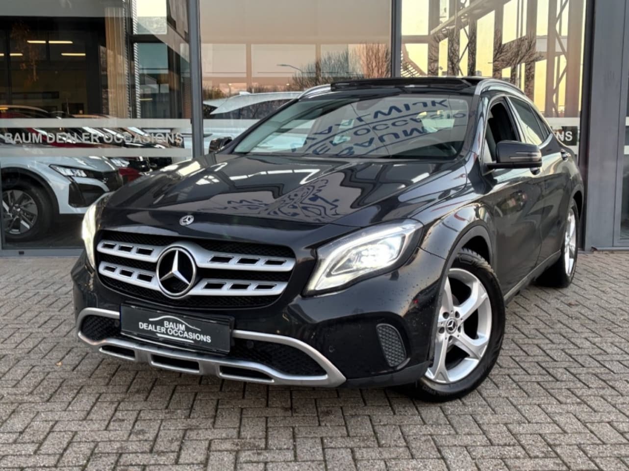 Mercedes-Benz GLA-Klasse - 200 PREMIUM PLUS AUTOMAAT PANORAMA NAVI PDC LMV - AutoWereld.nl