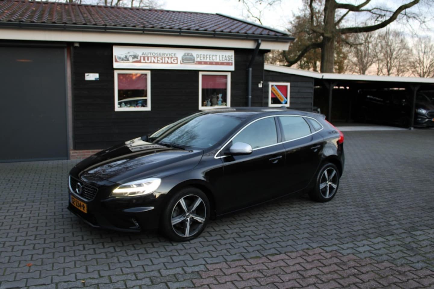 Volvo V40 - 2.0 T4 R-DESIGN 190PK Stoelverwarming navi - AutoWereld.nl