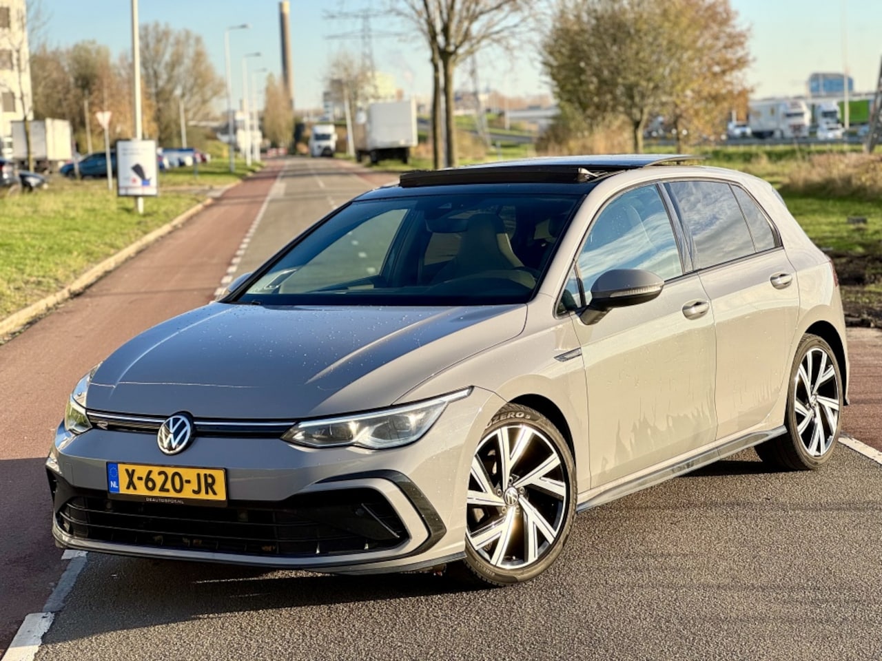 Volkswagen Golf - 1.5 eTSI R-Line Pano Navi ACC H&K IQ Light - AutoWereld.nl