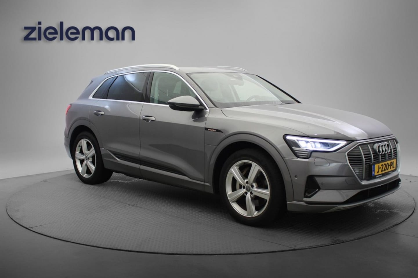 Audi e-tron - 50 quattro Business edition 71 kWh - Carplay, Navi, Camera, Cruise, Clima, Momory - AutoWereld.nl