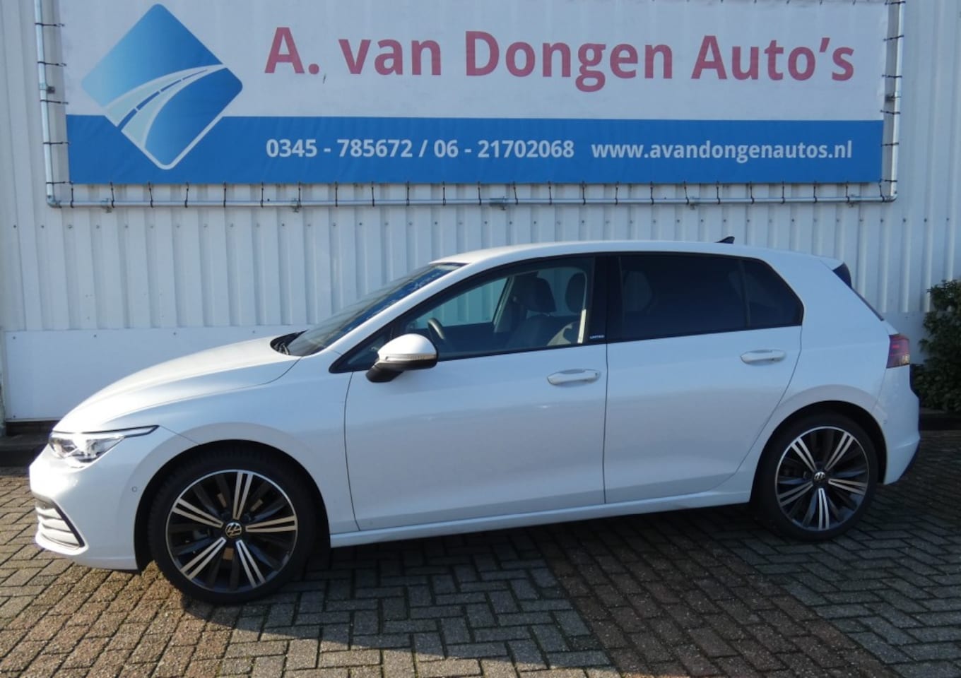 Volkswagen Golf - 1.5 eTSI R-LINE BNS Automaat,ACC,Led,Navi,APPLE - AutoWereld.nl