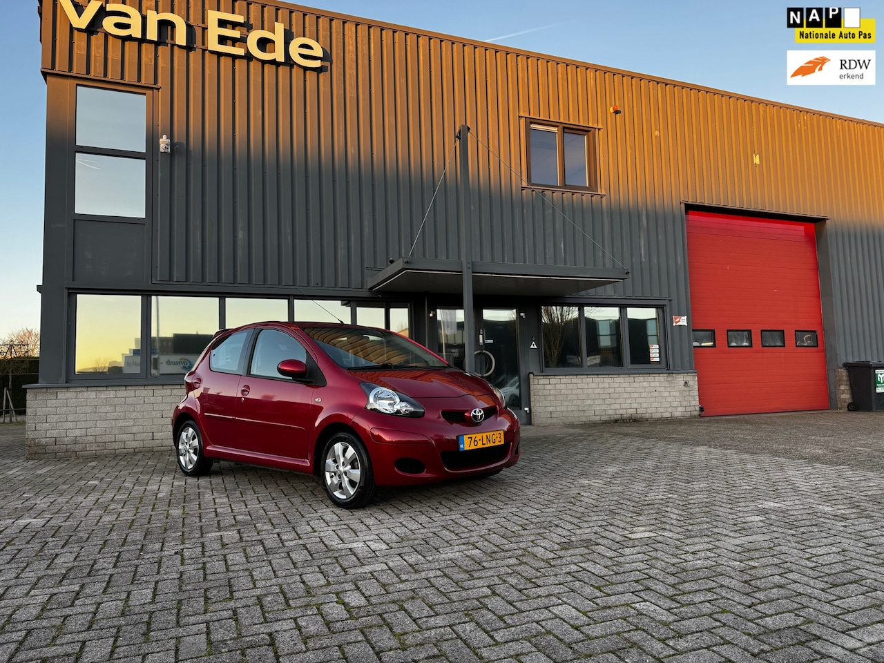 Toyota Aygo - 1.0-12V Aspiration Red 5drs Airco Navi - AutoWereld.nl