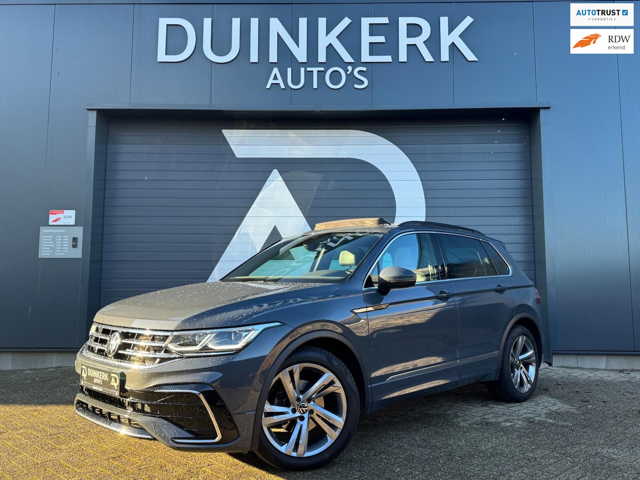 Volkswagen Tiguan - 1.5 TSI R-Line | Automaat | Panoramadak | Climate | AdaptiveCruise | Lane Assist | Carplay - AutoWereld.nl