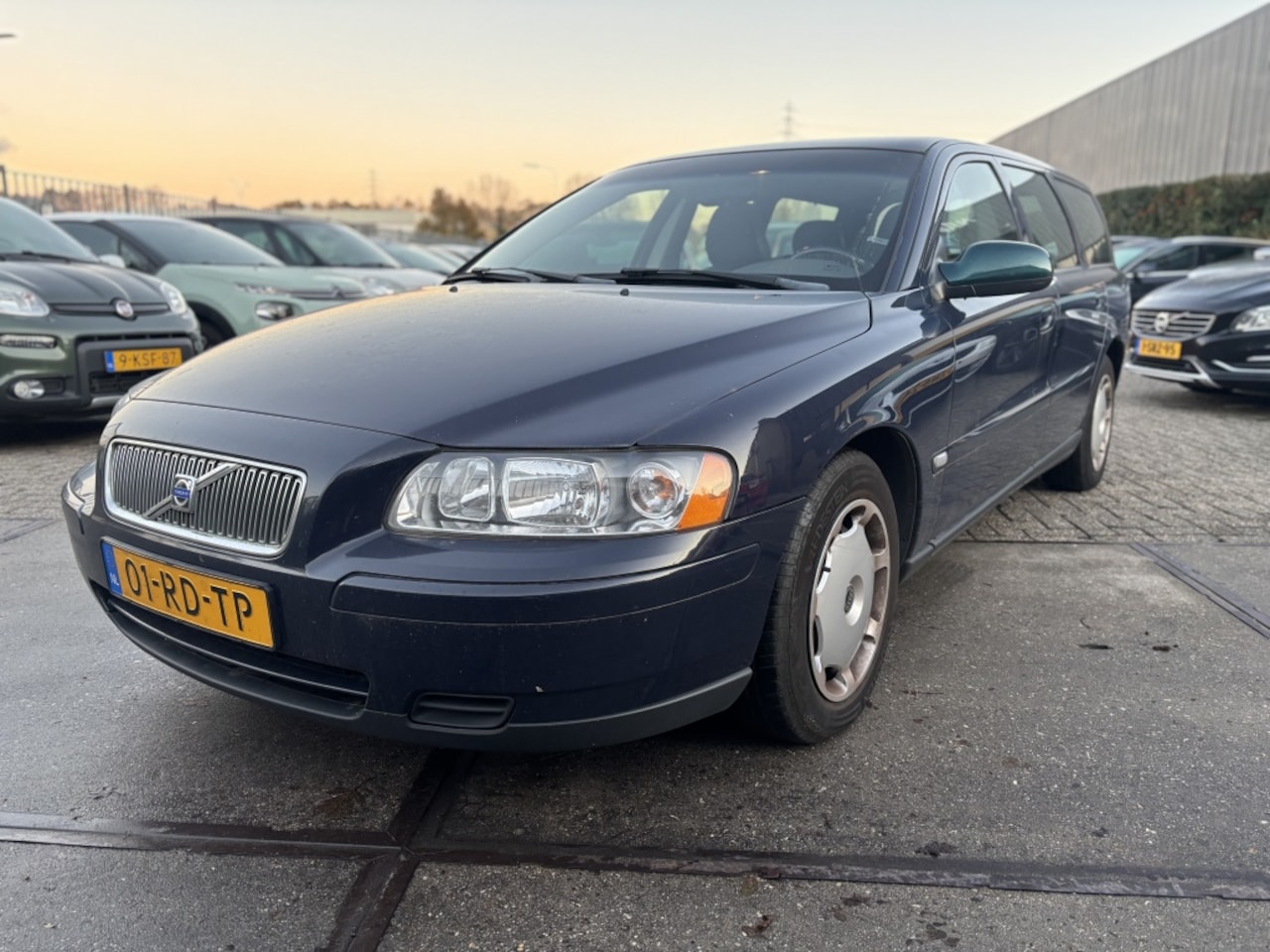 Volvo V70 - 2.4 D5 Kinetic AIRCO!INRUILKOOPJE! - AutoWereld.nl