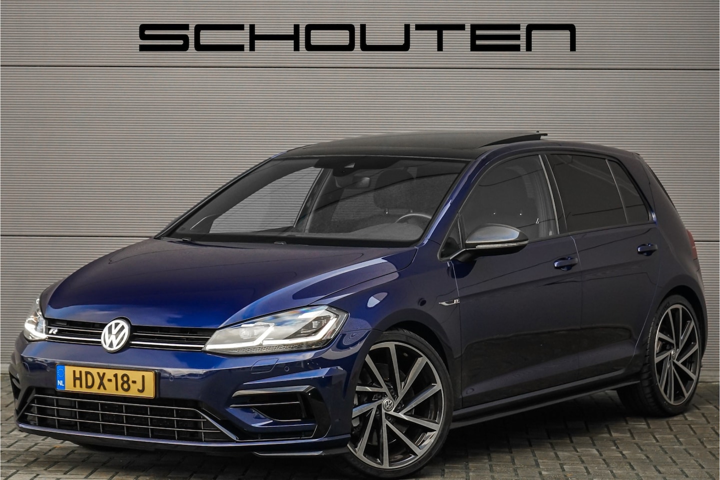 Volkswagen Golf - 2.0 TSI 4Motion R Performance Akrapovic Pano Dynaudio Leder 19" - AutoWereld.nl
