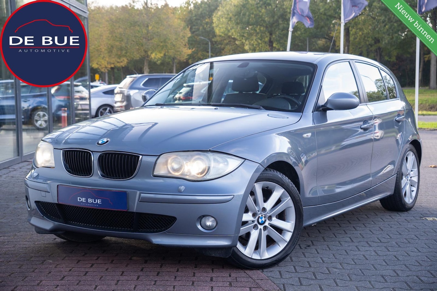 BMW 1-serie - 118i High Executive|Org NL NAP|Automaat|M-Sport|Xenon|Trekhaak|Airco|Cruise|Volledig Onder - AutoWereld.nl