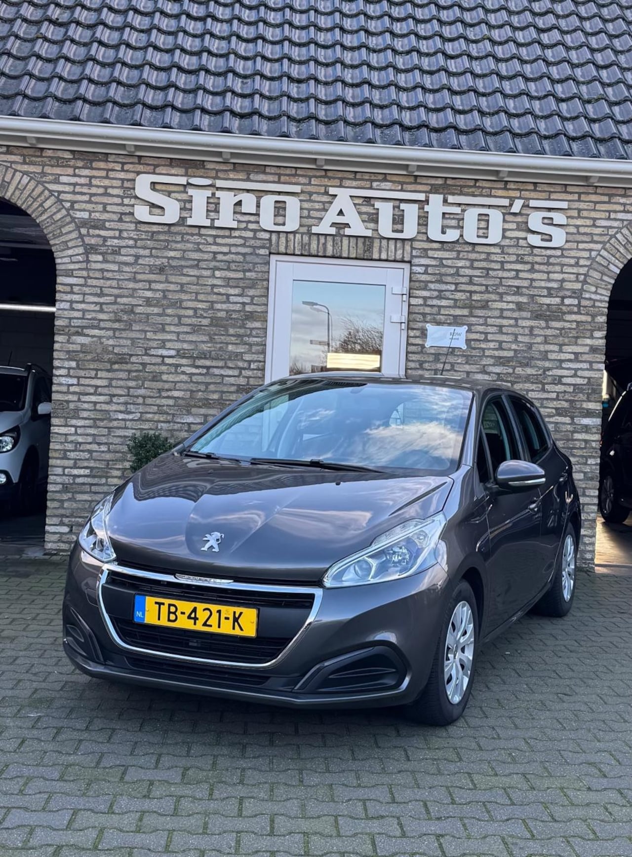 Peugeot 208 - 1.2 Bj 2018 Automaat met slechts 39005 km - AutoWereld.nl