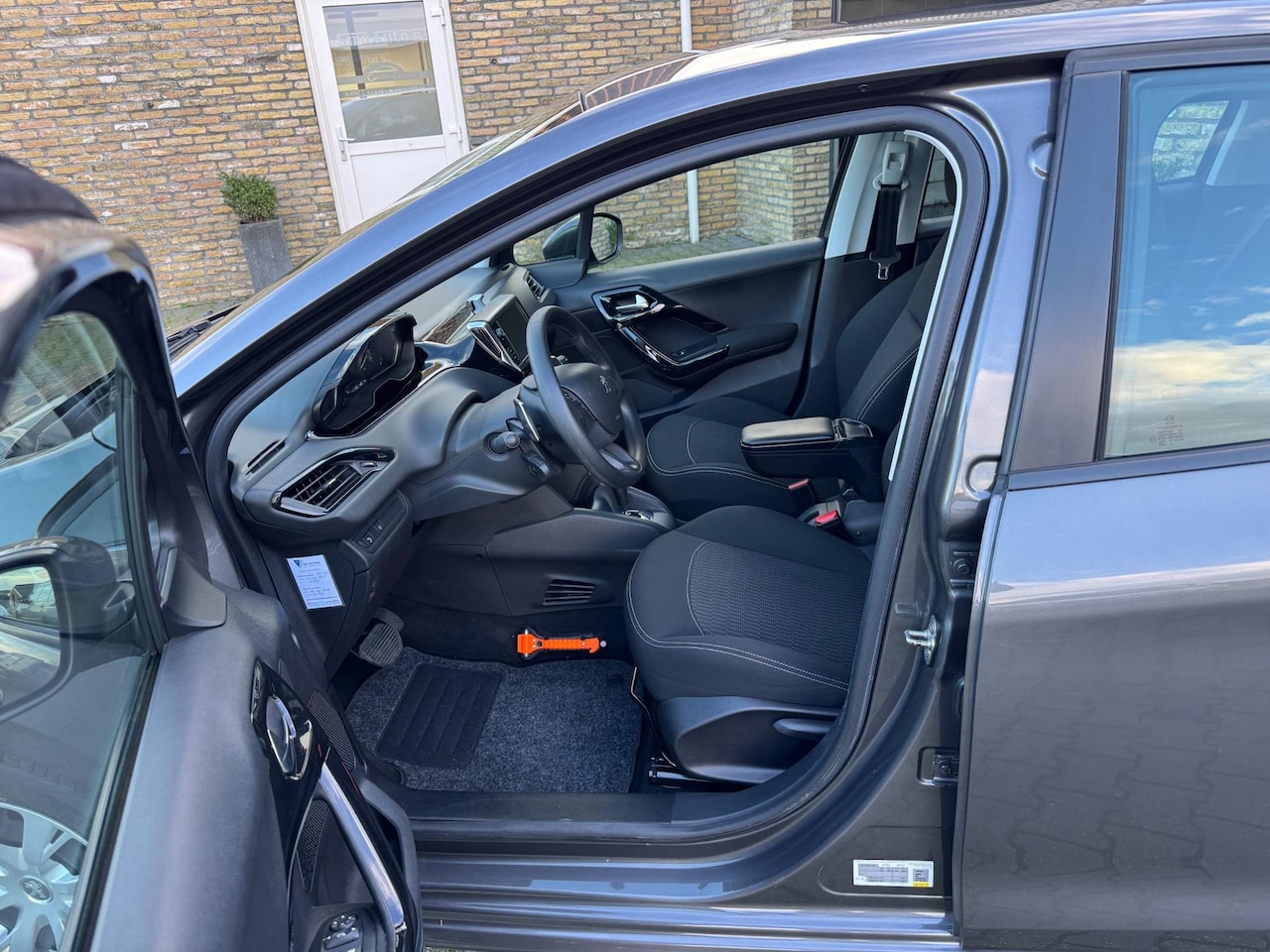 Peugeot 208 - 1.2 Bj 2018 Automaat met slechts 39005 km - AutoWereld.nl