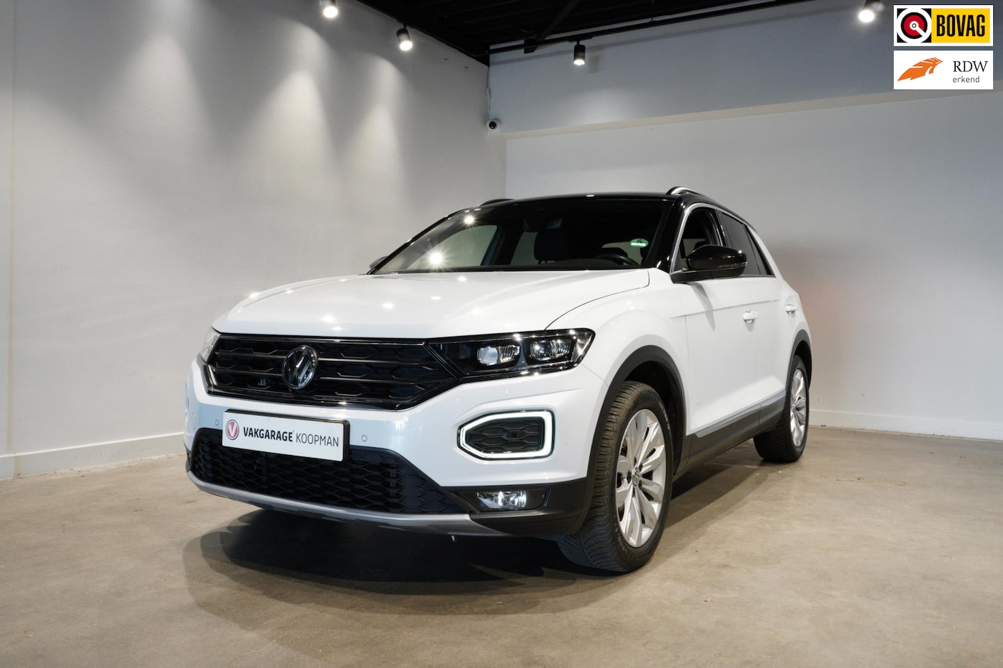 Volkswagen T-Roc - 1.5 TSI Sport Business R Trekhaak/Virtual/Adaptief - AutoWereld.nl