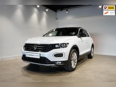 Volkswagen T-Roc - 1.5 TSI Sport Business R Trekhaak/Virtual/Adaptief