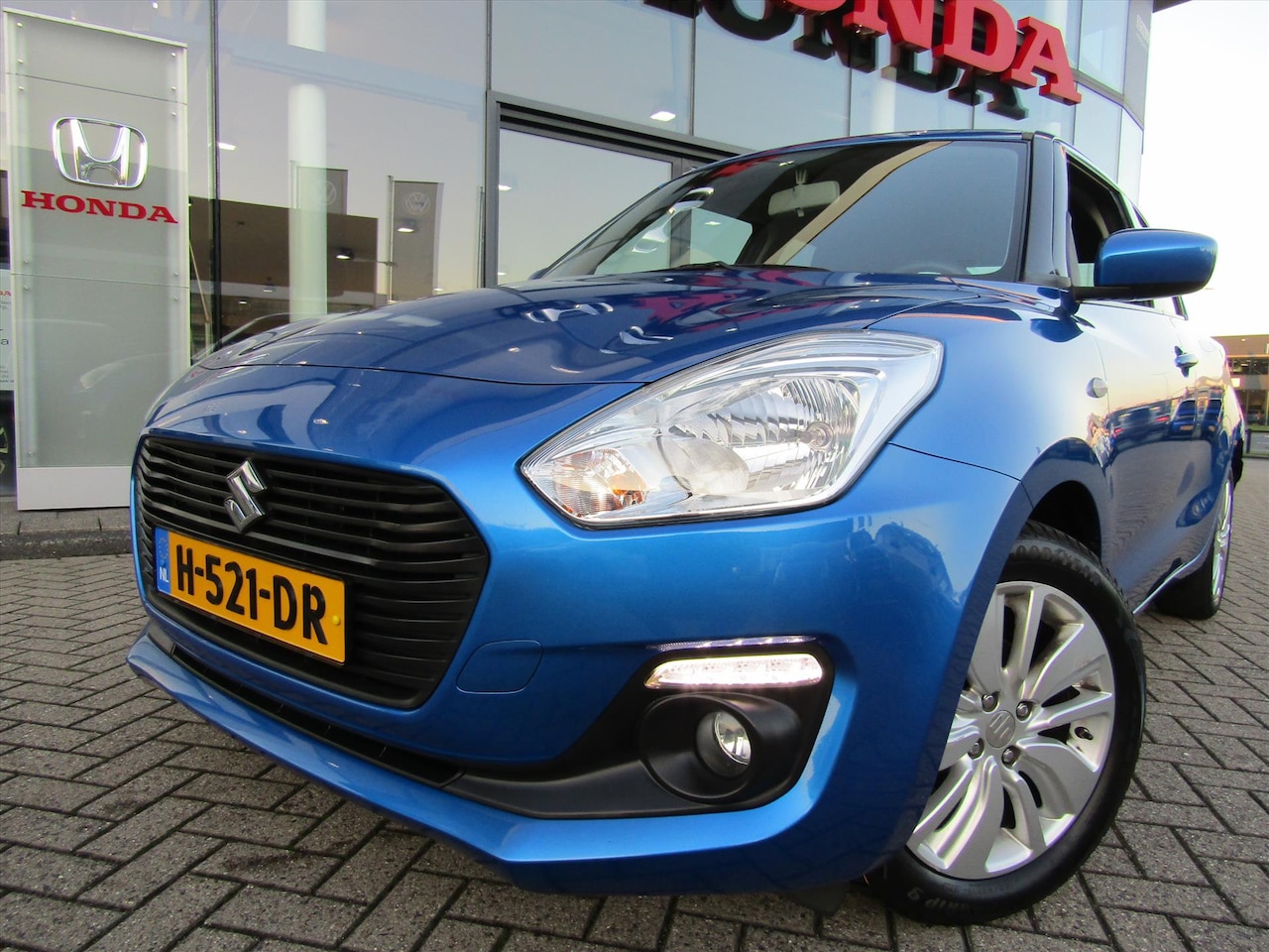 Suzuki Swift - 1.2 DualJet 90pk CVT - AutoWereld.nl