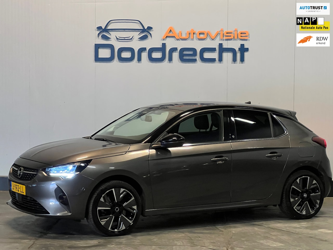 Opel Corsa-e - Elegance 50 kWh|1e Eigenaar|Automaat|360cam|Carplay|Keyless - AutoWereld.nl