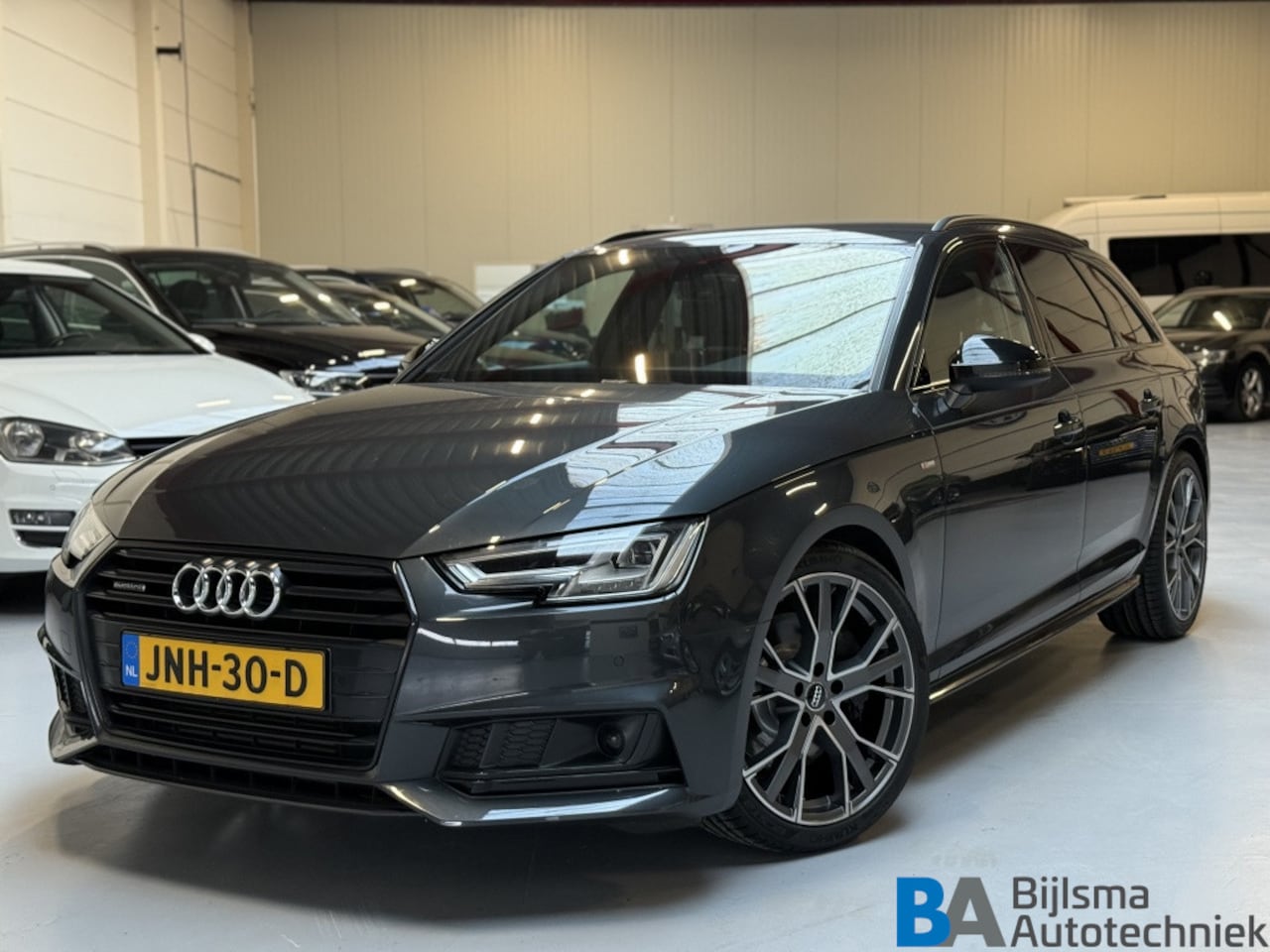 Audi A4 Avant - 2.0 TFSI Quattro | 3x S-line | Black optic | Virtual - AutoWereld.nl