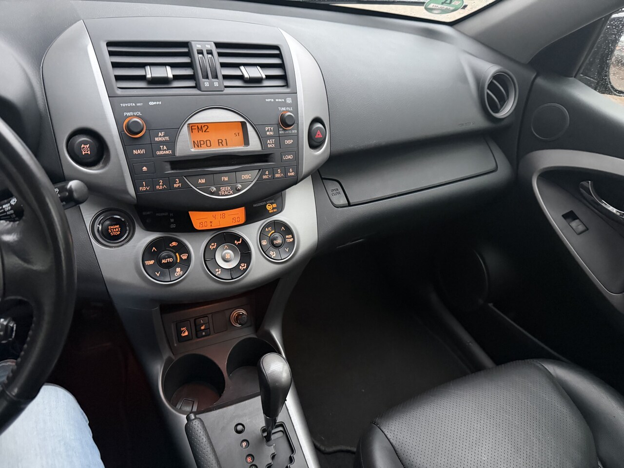 Toyota RAV4 - 2.0 VVTi Executive Bj 2006 153PK Automaat,Leer,Cruise,18Inch Dealer onderhouden 4x4 - AutoWereld.nl