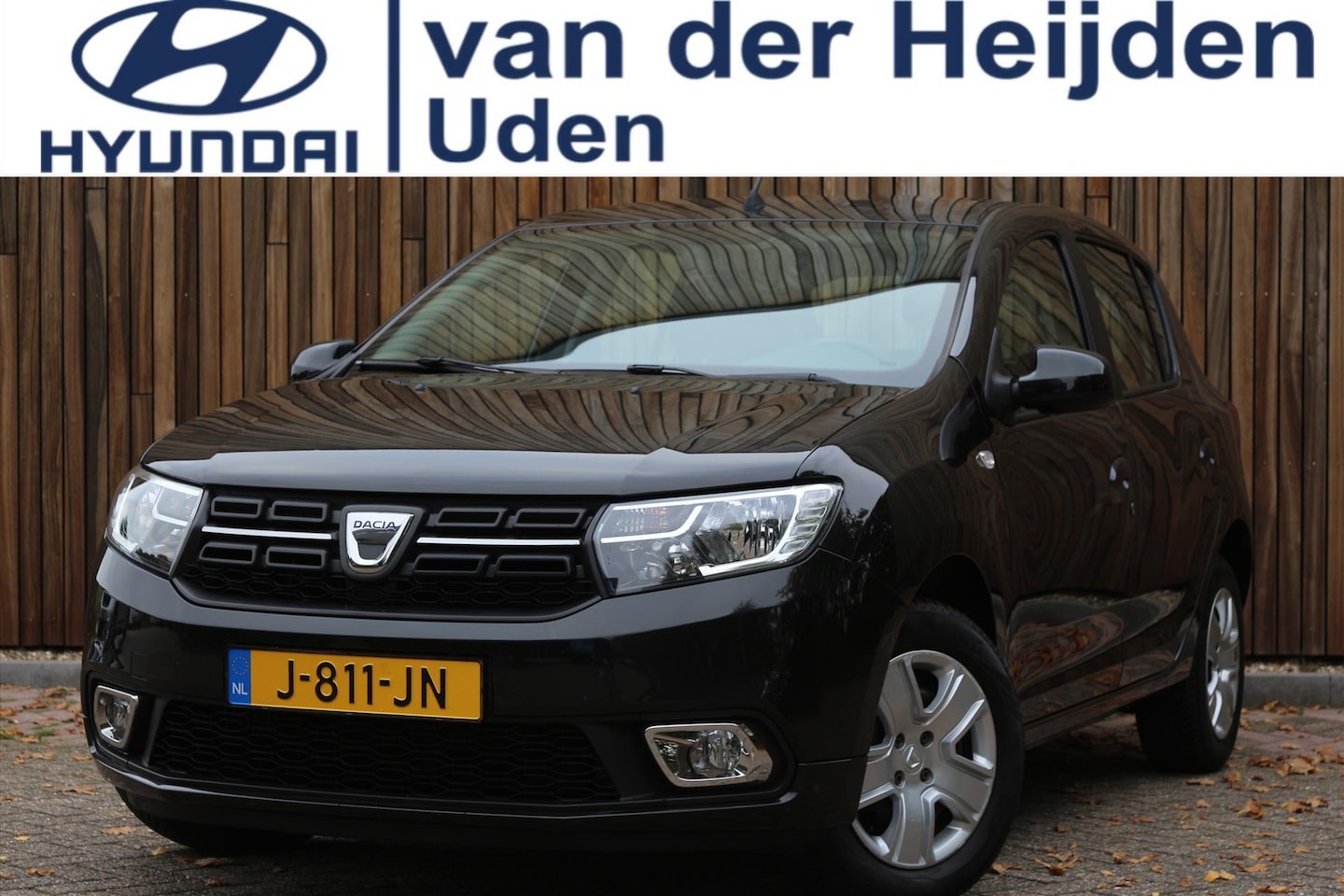 Dacia Sandero - 0.9 Tce 90pk Lauréate Navigatie | Parkeersensoren Achter | Cruise Control - AutoWereld.nl