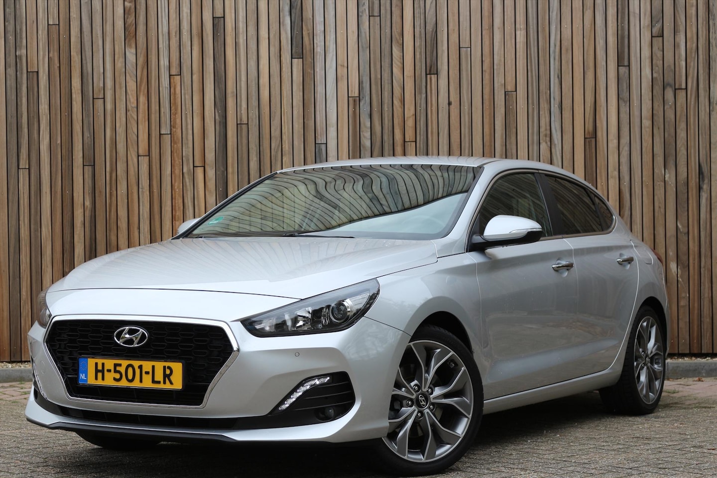 Hyundai i30 Fastback - 1.0 T-GDi 120pk Premium Apple Car Play Android Auto | Vol Automatische Airco - AutoWereld.nl