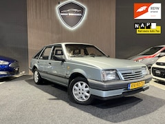 Opel Ascona - 2.0NE HATCHBACK AUTOMATIC Automaat.Trekhaak Uniek