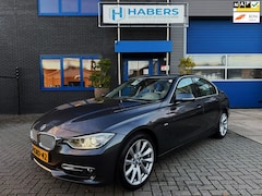 BMW 3-serie - 320i Executive 184PK|Origineel NL|AUT|Half/Leder|Xenon|Sportstoelen|Trekhaak|Flippers|Prof