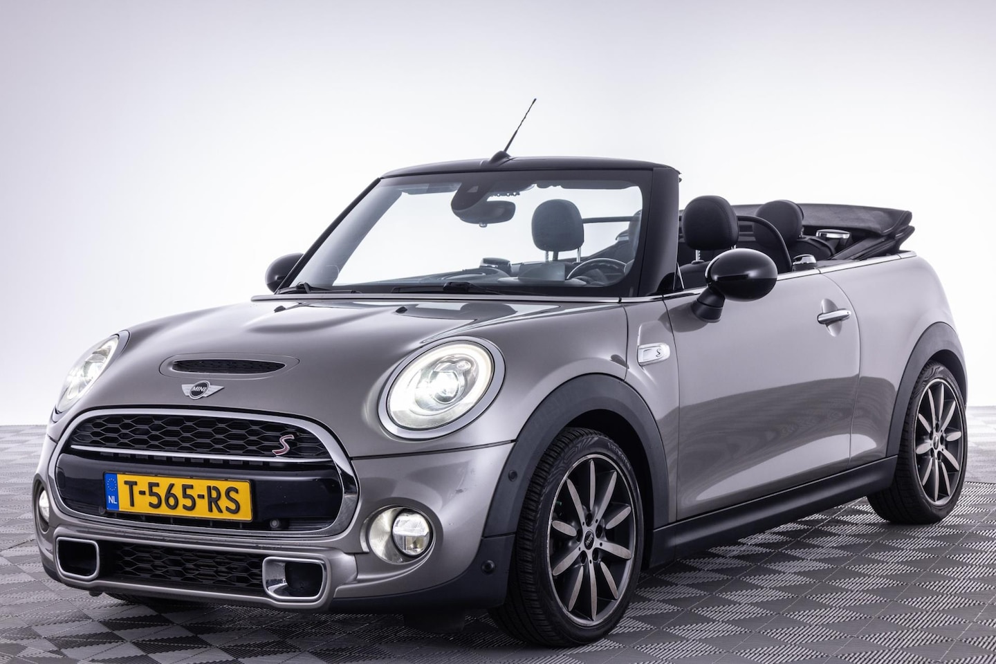MINI Cabrio - Mini 2.0 Cooper 192 PK S Chili Serious Business|Harman Kardon|Head Up|Leder| - AutoWereld.nl