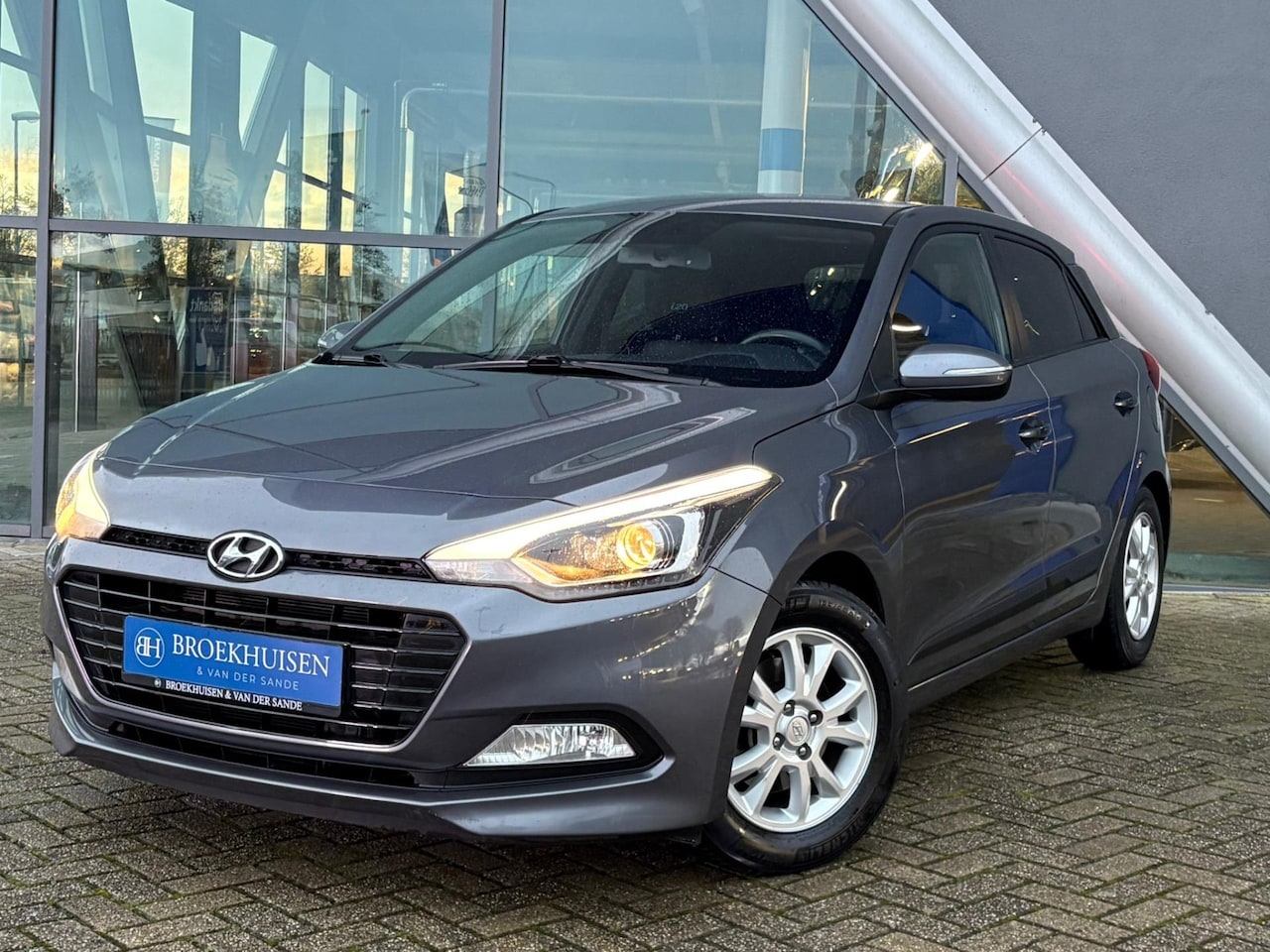 Hyundai i20 - 1.0 T-GDI Go Navigatie - Trekhaak - Camera - AutoWereld.nl