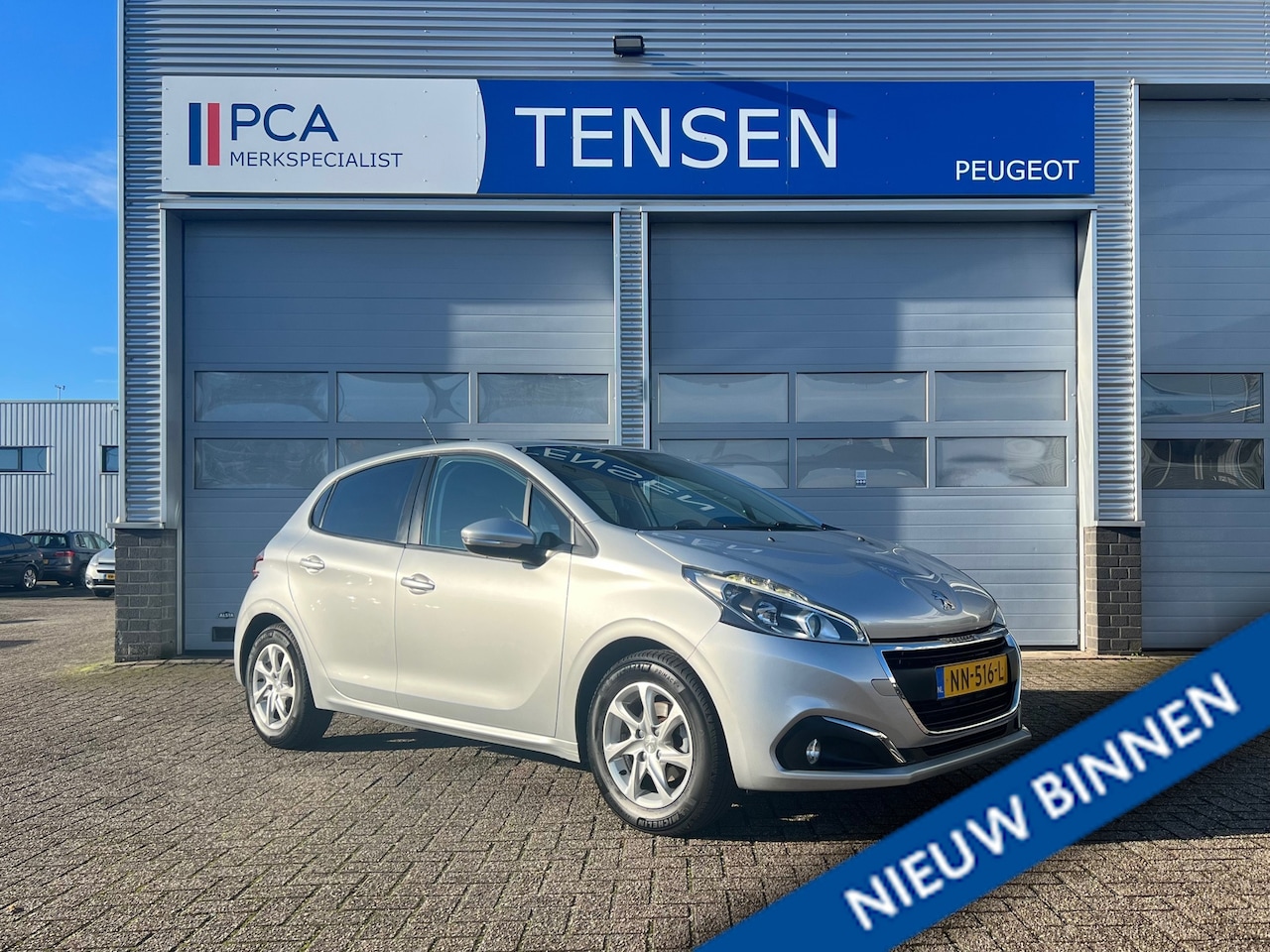 Peugeot 208 - 1.2 PureTech Blue Lease Premium | Navigatie |Airco | Cruise control | Nette auto! | - AutoWereld.nl
