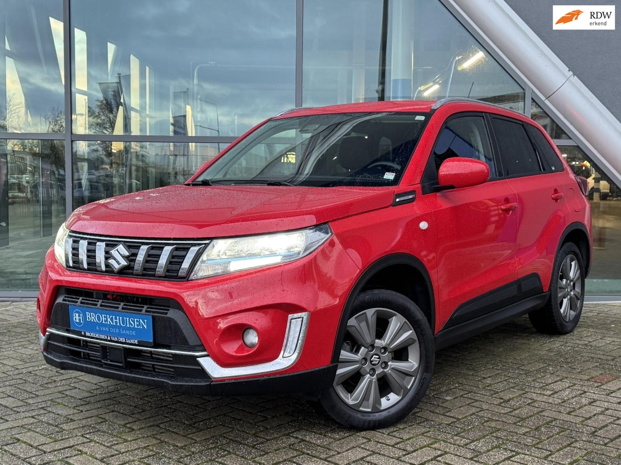 Suzuki Vitara - 1.4 Boosterjet Style Smart Hybrid 129pk Trekhaak / Camera / Stoelverwarming - AutoWereld.nl