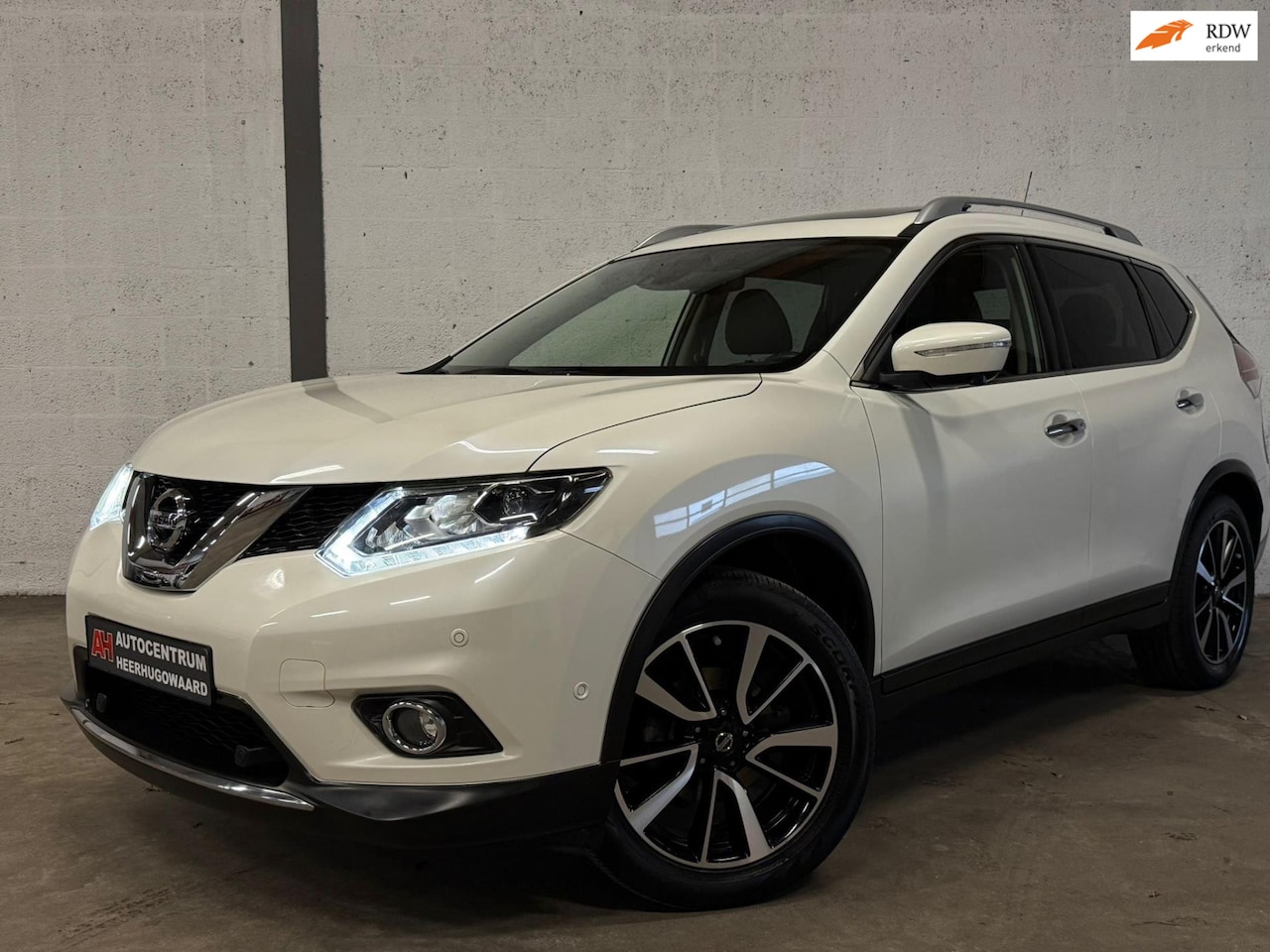 Nissan X-Trail - 1.6 DIG-T Tekna Pano|Leder|360|Navi|Cruise|Dealer Onderhouden !! - AutoWereld.nl