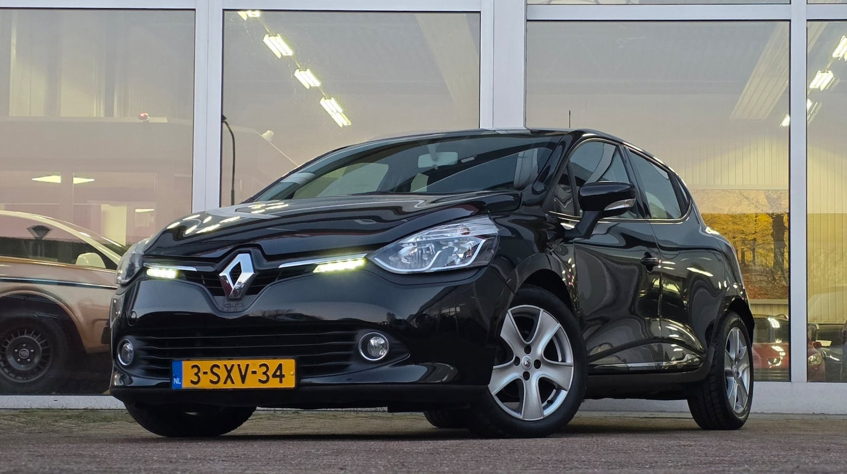 Renault Clio - 0.9 TCe Expression Naviagtie LED Garantie Mooi! - AutoWereld.nl