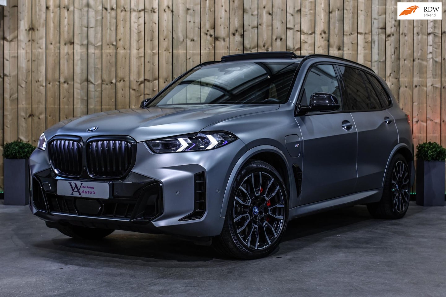 BMW X5 - XDrive50e M-Sport Pro *Pano*M-Stoelen*H/K*360 Camera*Soft-Close* - AutoWereld.nl