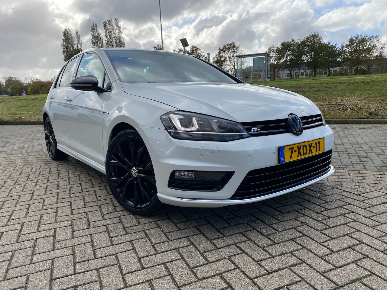 Volkswagen Golf - 1.2 TSI Highline R-line - AutoWereld.nl