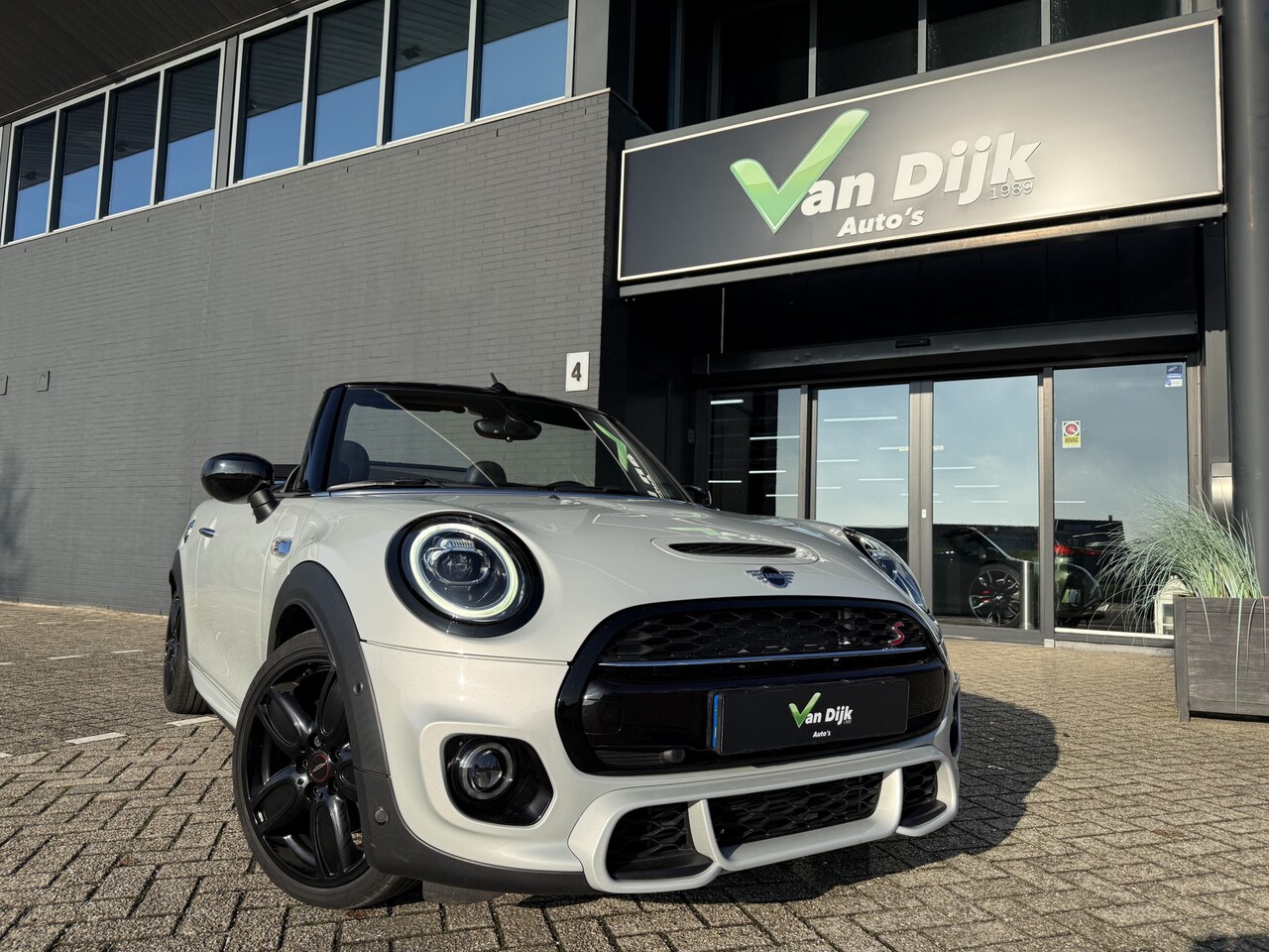 MINI Cabrio - Mini 2.0 Cooper S Hammersmith Navi Camera Harman Kardon - AutoWereld.nl