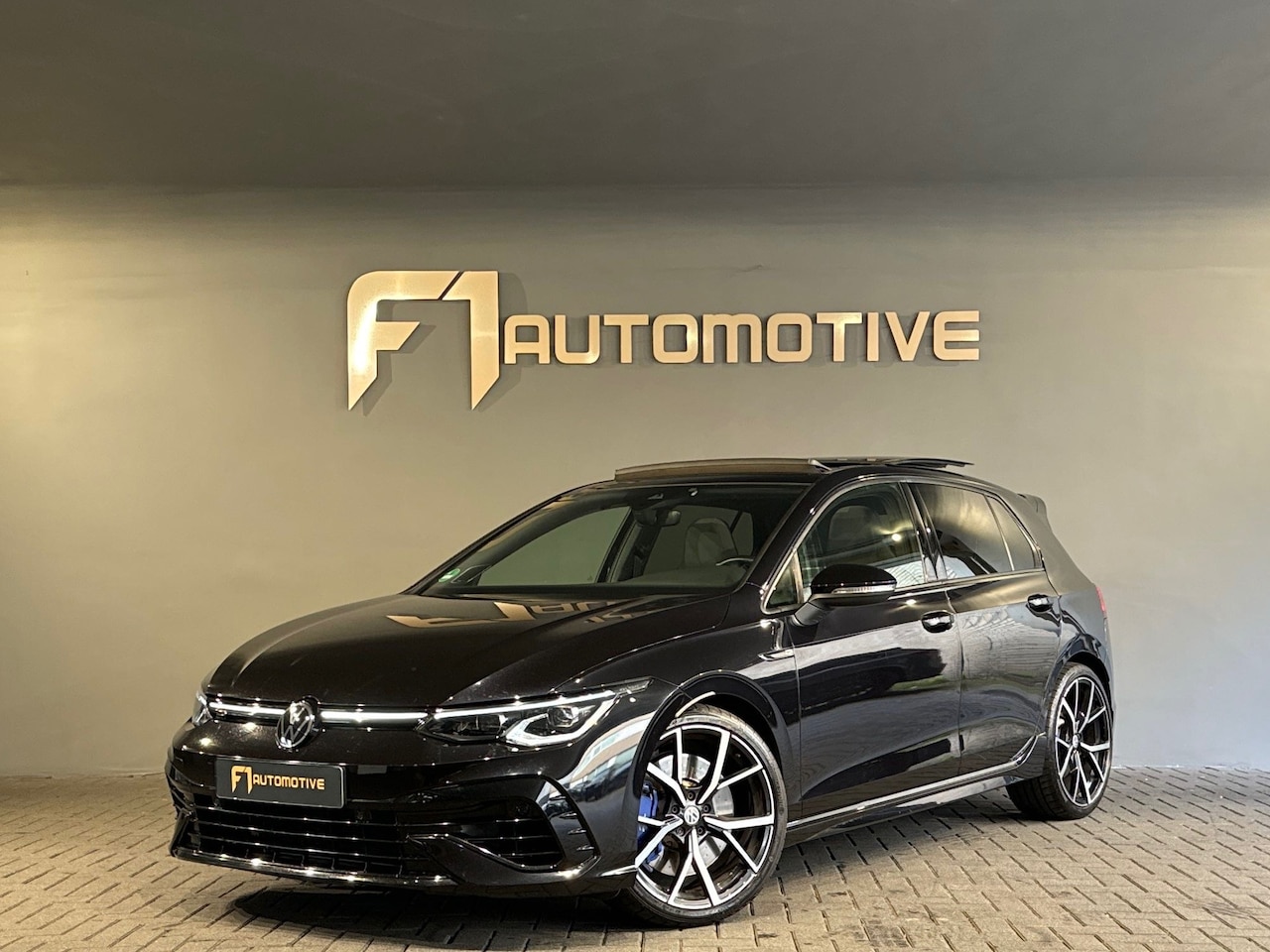 Volkswagen Golf - 2.0 TSI R 4M Performance Pano|IQ|H/K|Akrapovic - AutoWereld.nl