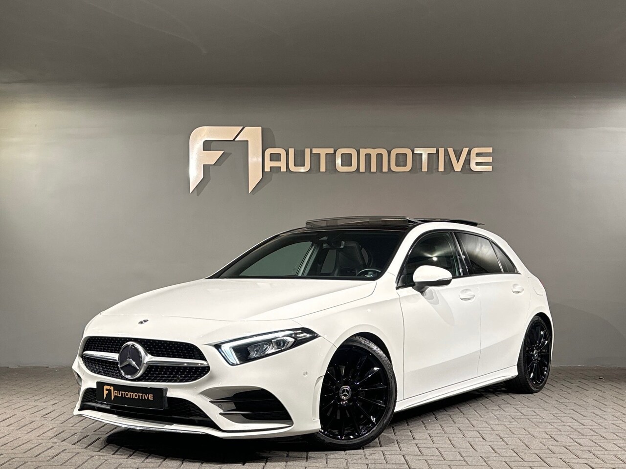 Mercedes-Benz A-klasse - 200 AMG Pano|Sfeer|Night|Camera|Leder - AutoWereld.nl