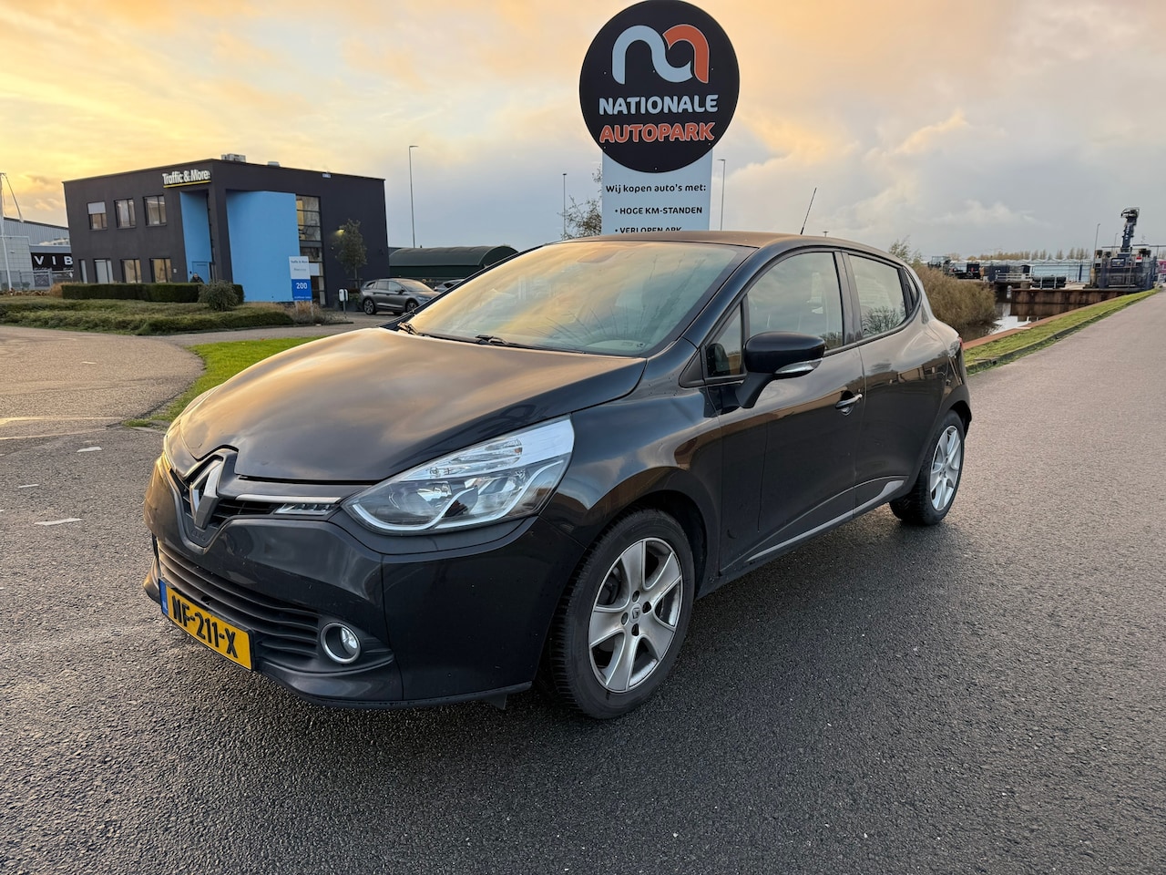 Renault Clio - 2015 * 1.2 GT * AUTOMAAT * NAVI * APK!! - AutoWereld.nl