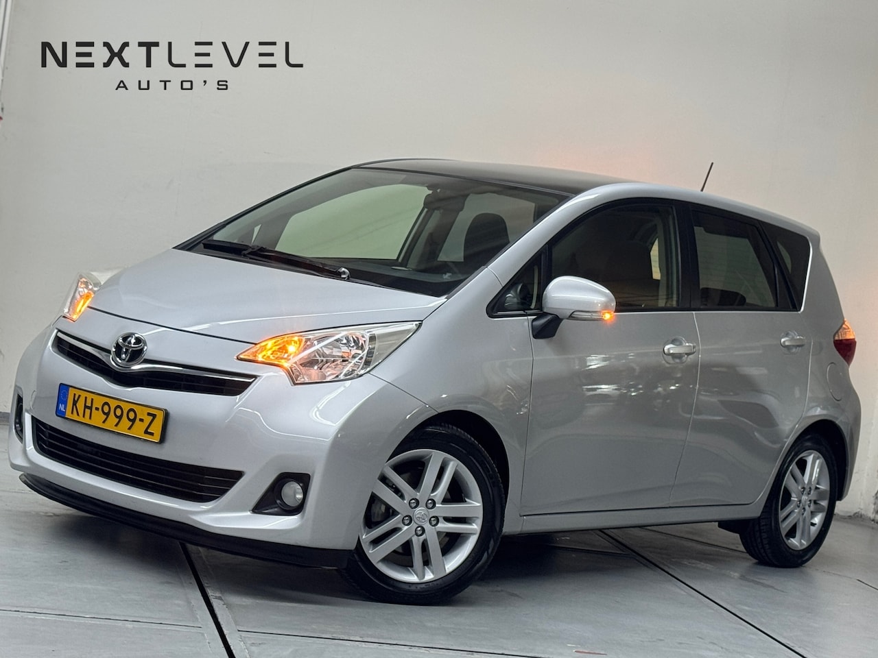 Toyota Verso S - 1.3 VVT-i Dynamic Panoramadak Cruise Trekhakk - AutoWereld.nl