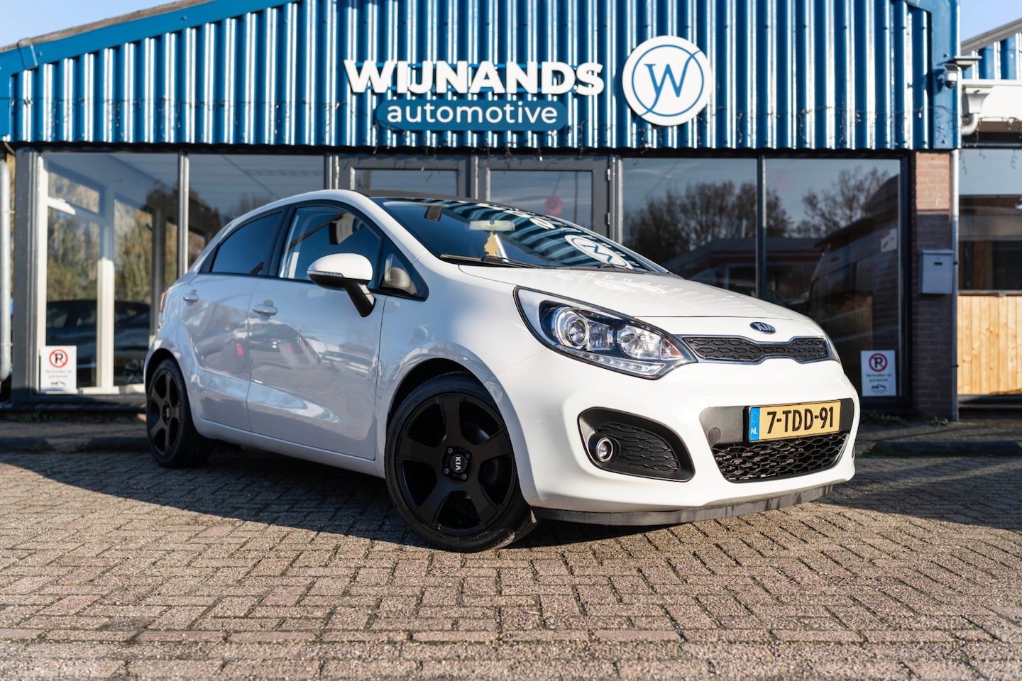 Kia Rio - 1.2 CVVT Plus Pack Lichtmetaal Carplay APK Elektr ra - AutoWereld.nl