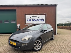 Fiat Punto Evo - 0.9 TwinAir Lounge NIEUWE APK, PDC TREKHAAK CLIMA LMV 2 SLEUTELS + BOEKJES NAP 2E EIGENAAR