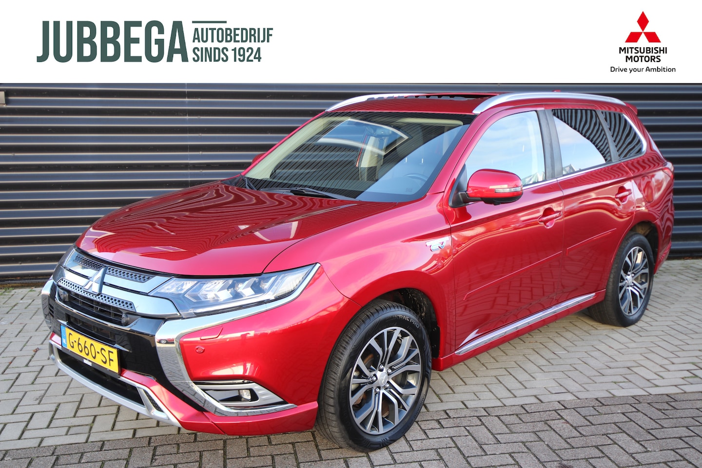 Mitsubishi Outlander - 2.4 PHEV Intense+ Opendak, trekhaak, E.Achterklep, Red Diamond - AutoWereld.nl