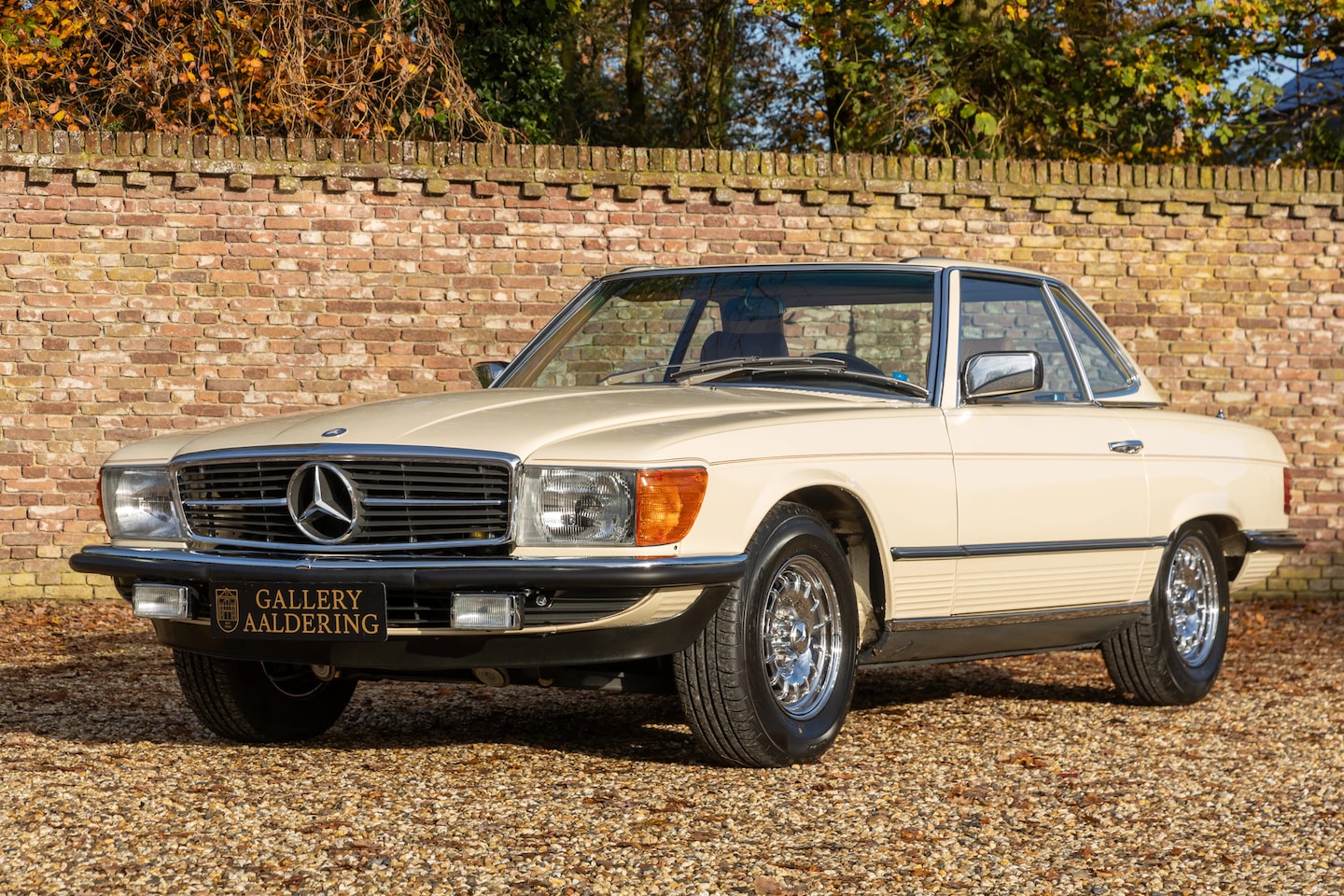 Mercedes-Benz SL-klasse Cabrio - 380 "6.642 mls" 90% first paint In highly original condition - Mileage documented with Car - AutoWereld.nl