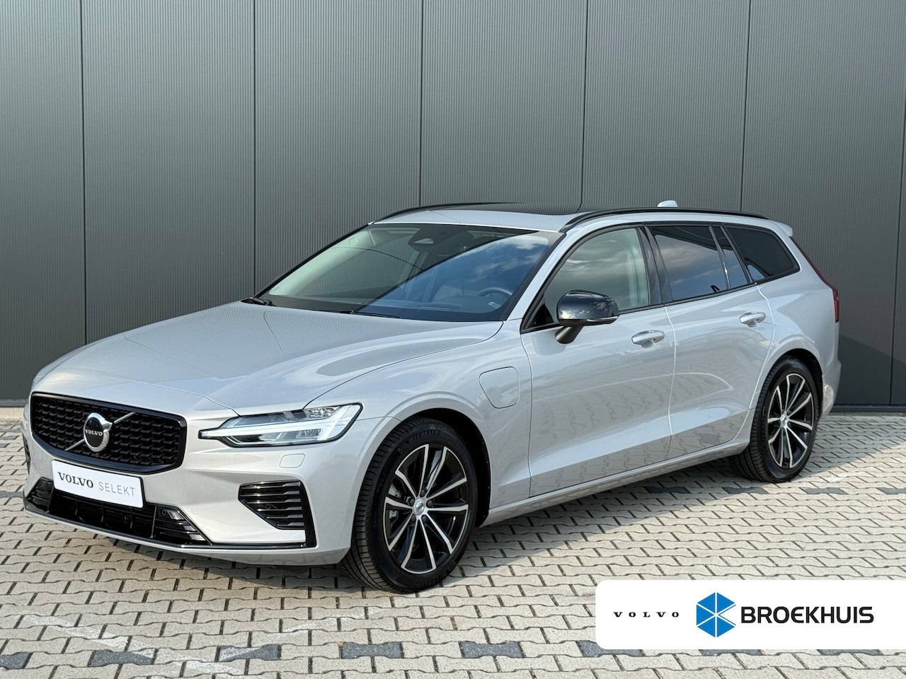 Volvo V60 - T6 Plug-in hybrid AWD Ultra Dark | Panoramadak | Head-up Display | Harman Kardon | Leder | - AutoWereld.nl