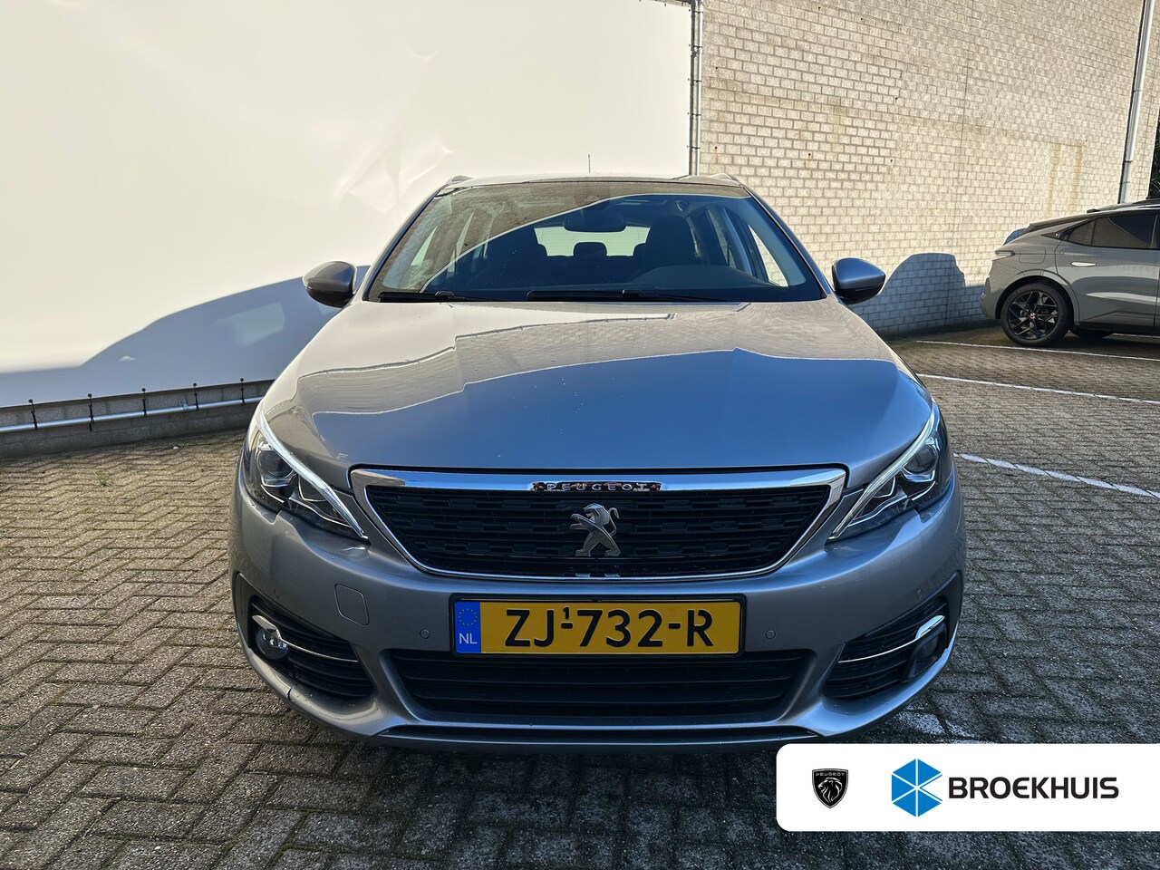 Peugeot 308 SW - 1.2 PureTech Blue Lease Executive | Achterbank in delen neerklapbaar | Airco (automatisch) - AutoWereld.nl
