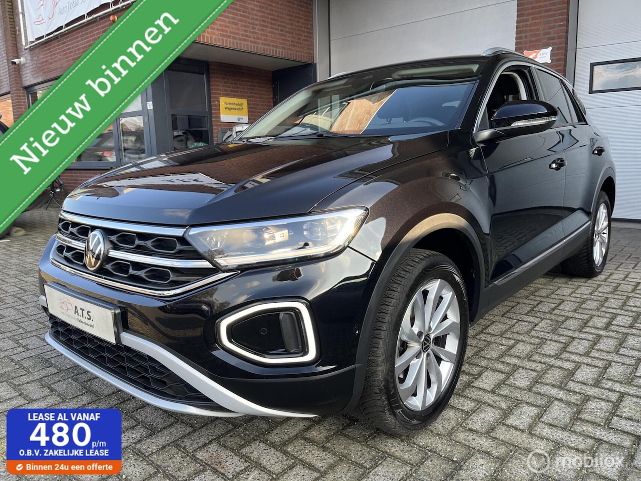 Volkswagen T-Roc - 1.5 TSI Life Edition ACC*LED*PDC*CARPLAY* - AutoWereld.nl