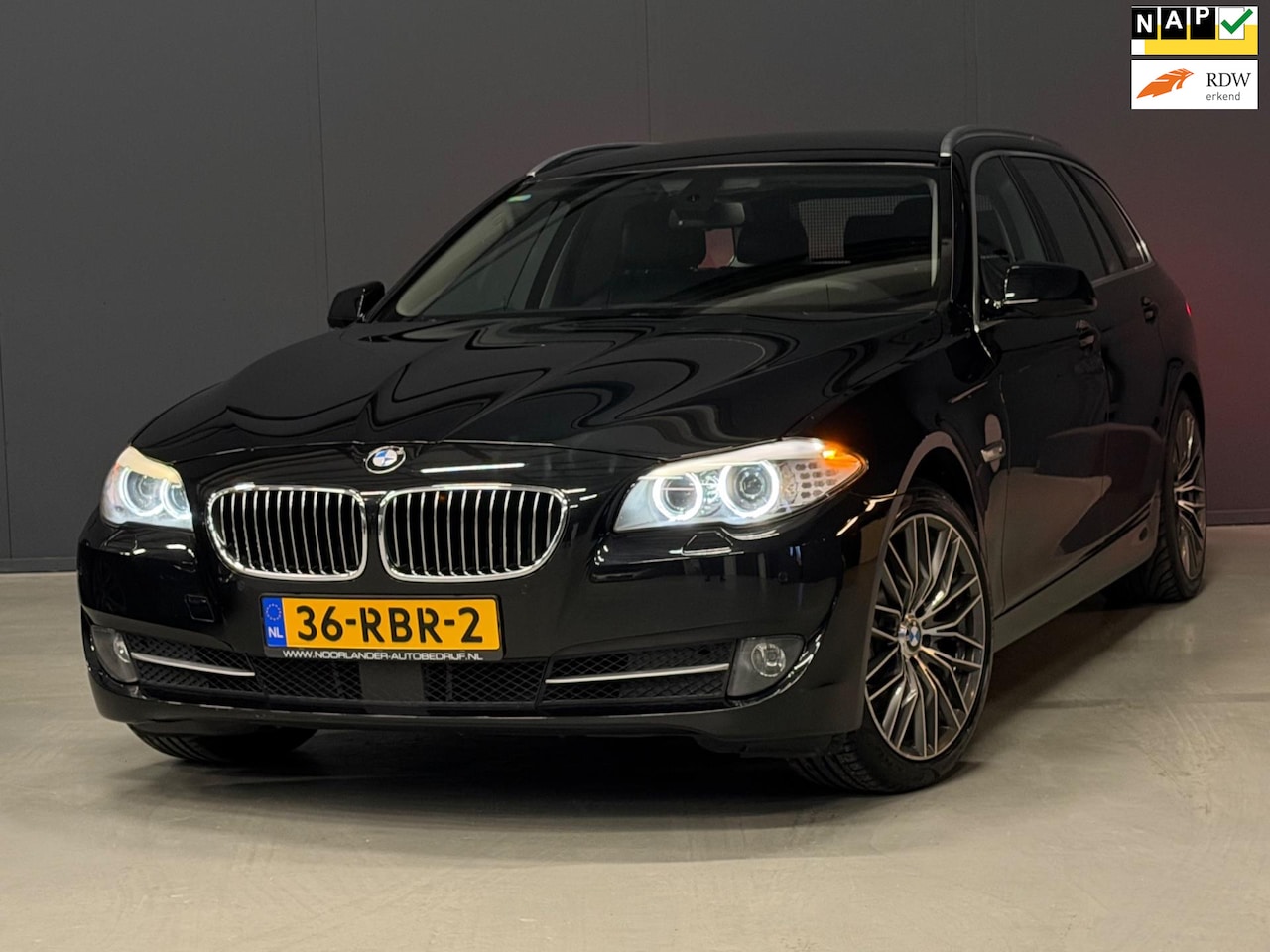 BMW 5-serie Touring - 528i Executive AUTOMAAT LINE-ASSIST/ACC/LEDER/NAVI/STOELVERW. | KEURIGE AUTO ! - AutoWereld.nl