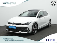 Volkswagen Golf - 1.5 eHybrid 272 pk DSG GTE | Panoramadak | Trekhaak | Head-up display | IQ Light | Rondomz