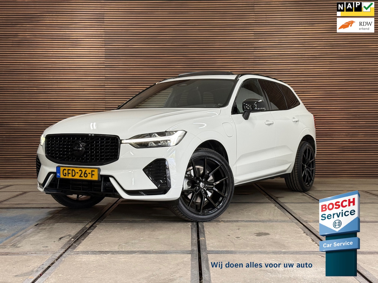 Volvo XC60 - 2.0 T6 Ultimate Dark R-Design Plug-in | Facelift | 21 Inch | Pano | Leder - AutoWereld.nl
