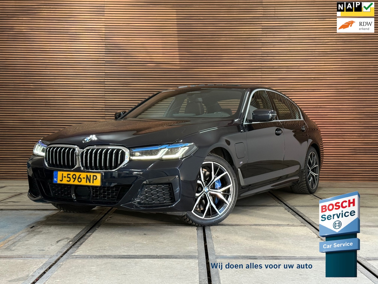 BMW 5-serie - 530e High Executive M-Sport Shadow Line | Laser | LCI | Pano | Drive Assist Prof | 19' inc - AutoWereld.nl