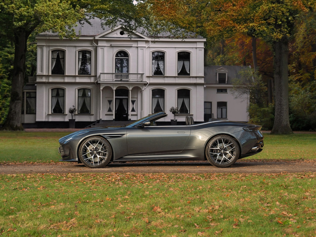 Aston Martin DB12 Volante - 4.0 V8 | Bowers & Wilkins | Xenon Grey | 360 cam - AutoWereld.nl