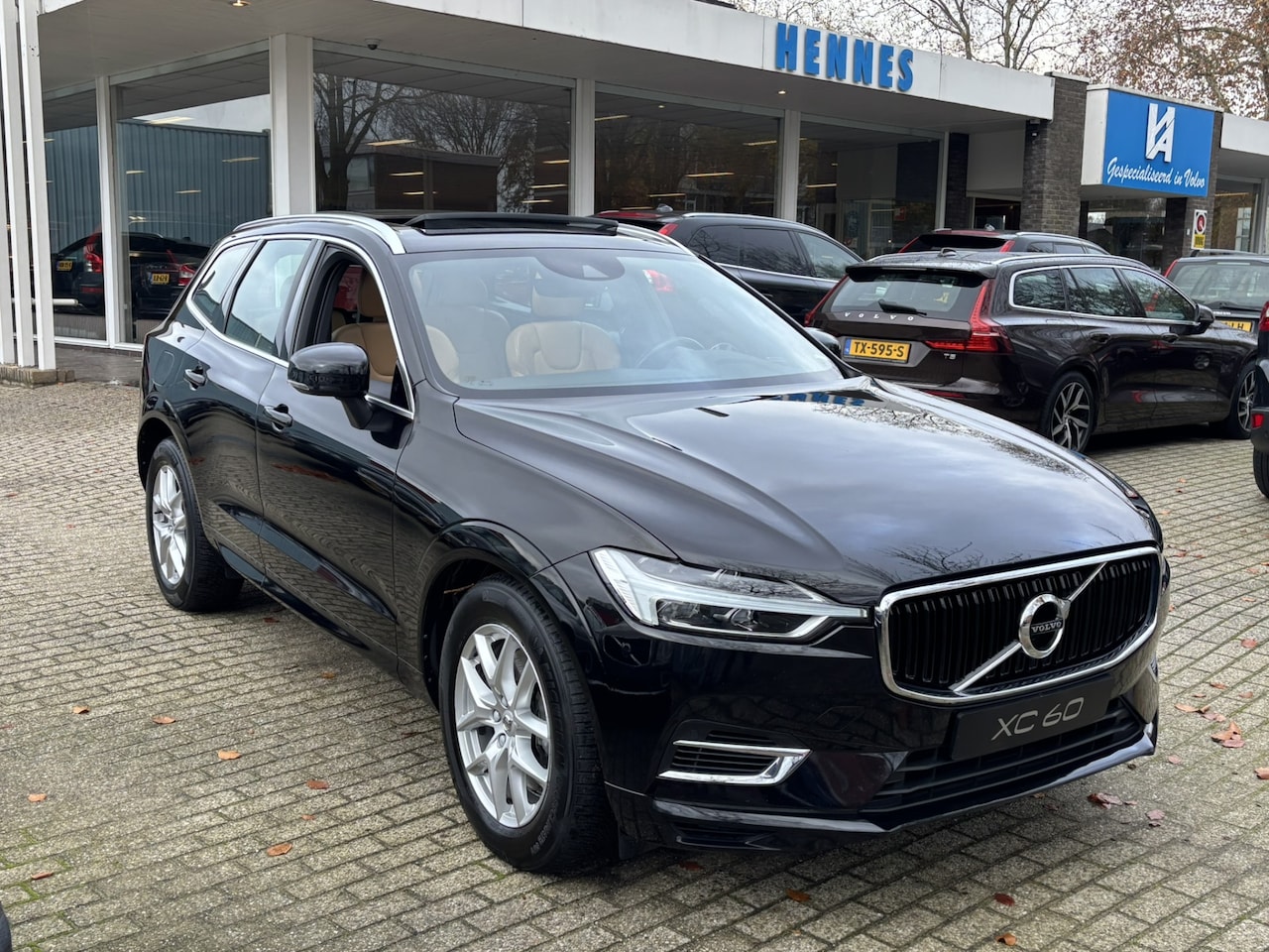 Volvo XC60 - T8 Twin Engine AWD Momentum Panorama Luchtvering - AutoWereld.nl